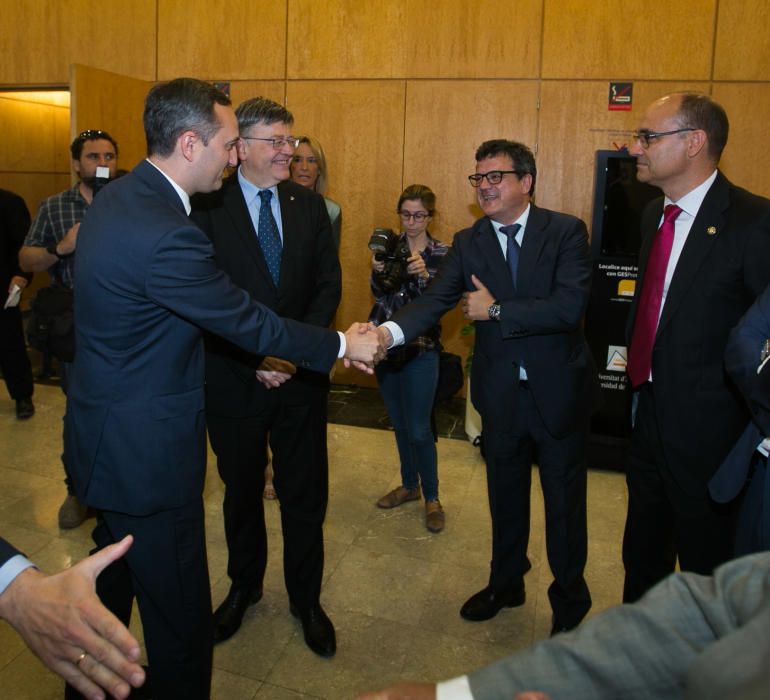 Al acto han acudido el presidente de la Generalitat, Ximo Puig, y el conseller de Educación, Vicent Marzà