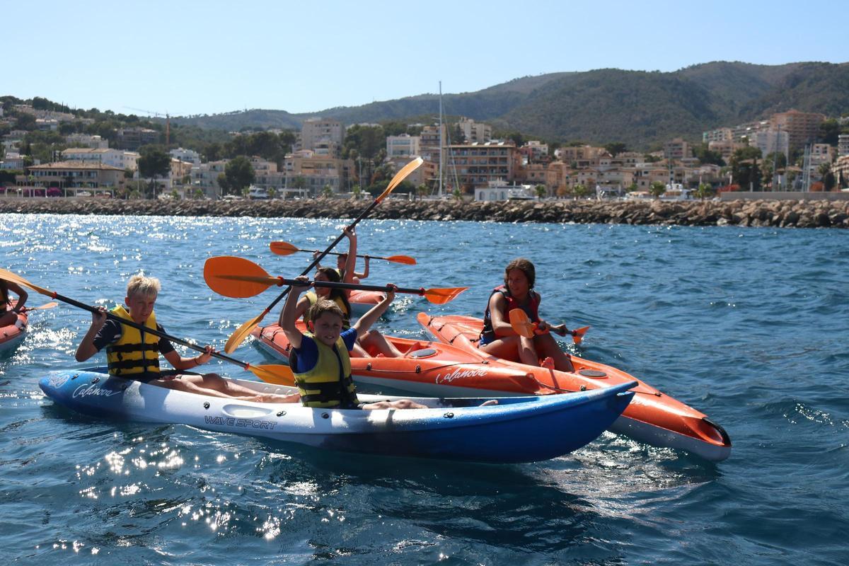 Alumnos de la Escuela Nacional de Vela Calanova.