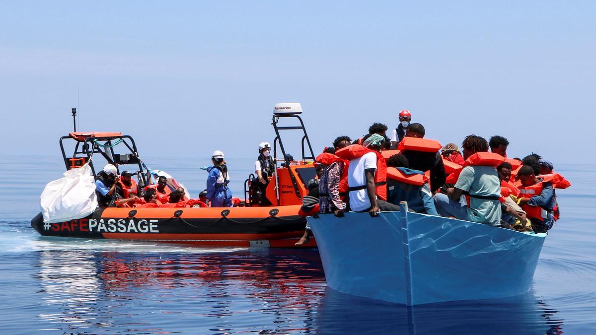 Médicos Sin Fronteras es la única oenegé que rescata migrantes actualmente en el Mediterráneo central.