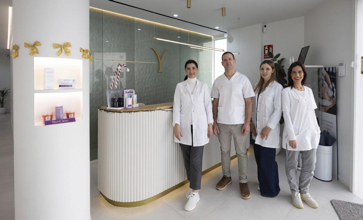 El equipo de la clínica trabaja para realzar la belleza de sus clientes con el máximo respeto.