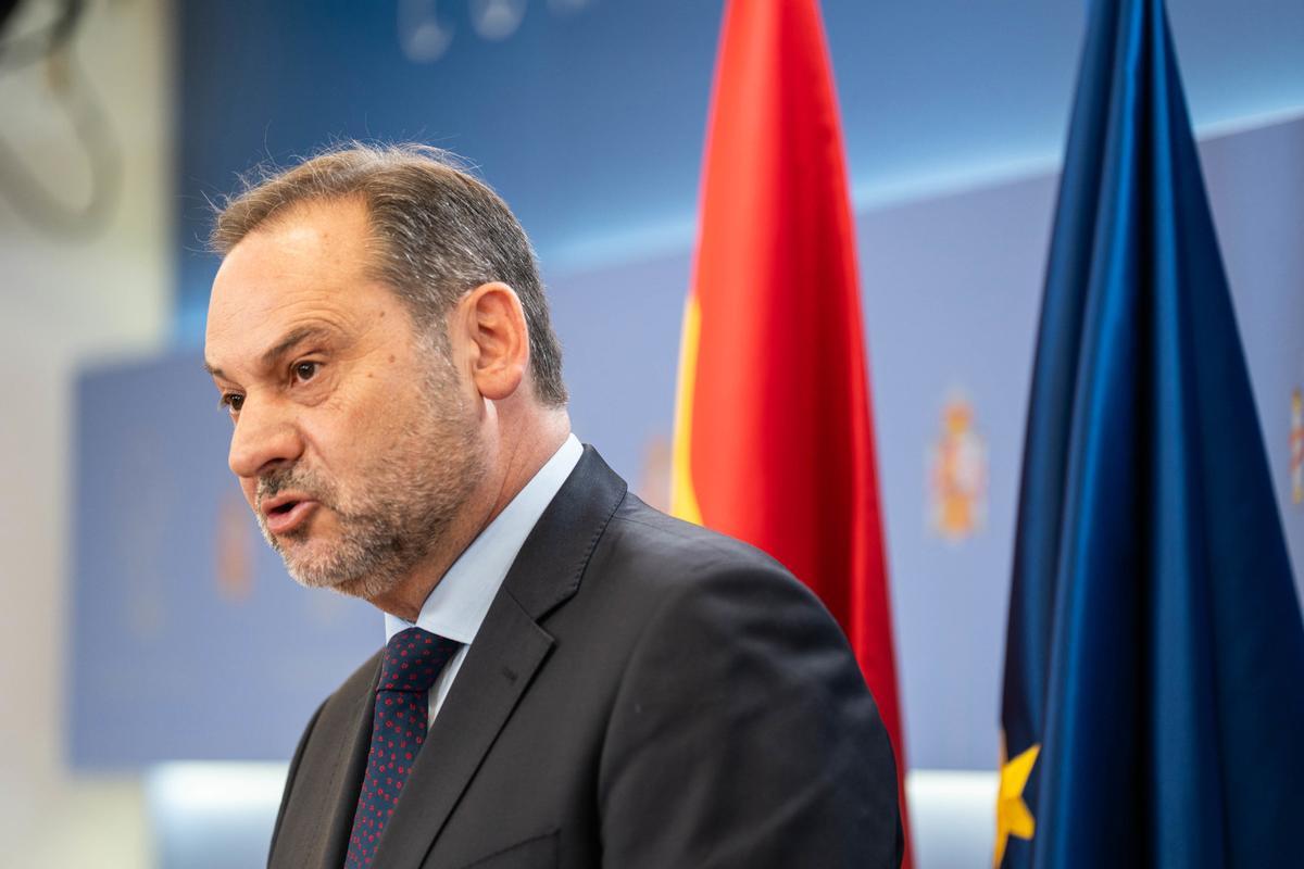 Archivo - El diputado del Grupo Mixto José Luis Ábalos, durante una rueda de prensa, en el Congreso de los Diputados, a 24 de julio de 2024, en Madrid (España). El exministro y exdirigente socialista José Luis Ábalos va a presentar una denuncia ante la Fi