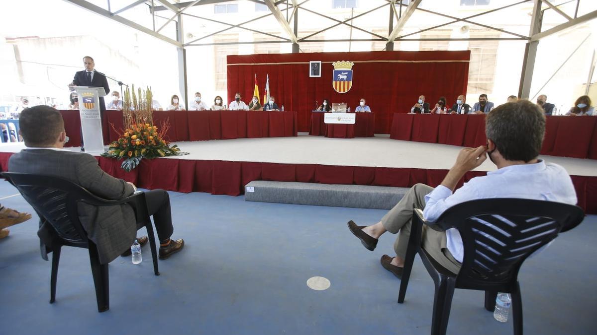 Las imágenes del cambio de alcaldía en el Ayuntamiento de Sant Joan