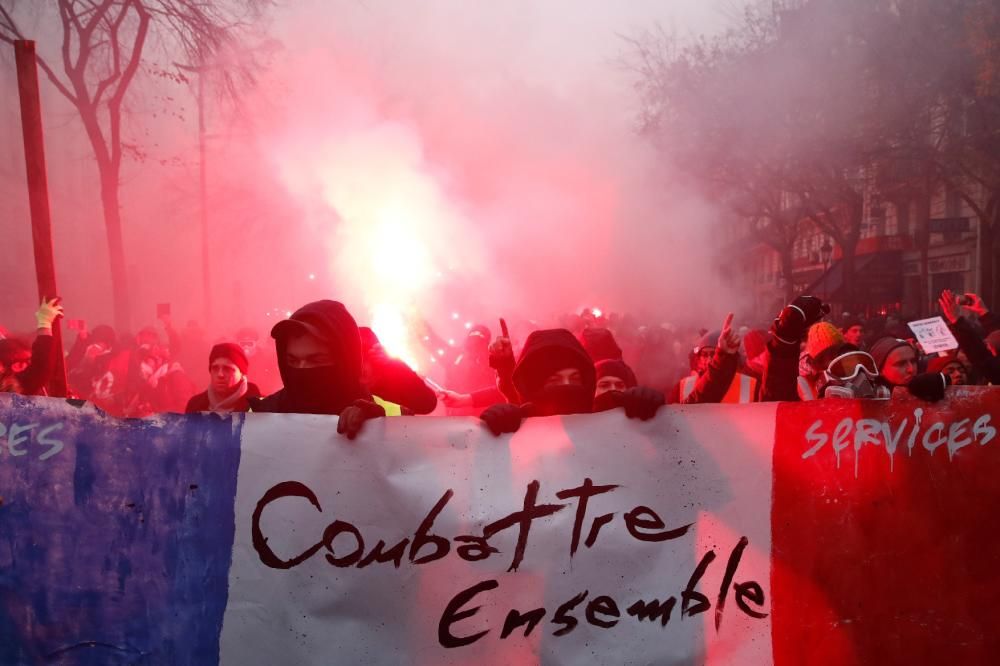 Aldarulls a París durant la vaga contra la reforma de pensions