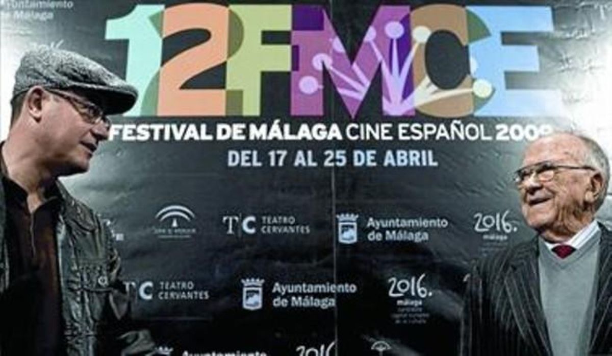 Manuel Martín Cuenca, a l’esquerra, amb Santiago Carrillo, ahir, a la presentació del documental.