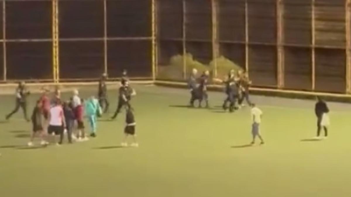 Violencia en partido regional de Canarias: suspensión y disparo policial en pleno campo