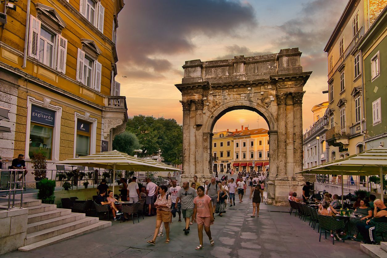 Arco de los Sergios, en Pula.