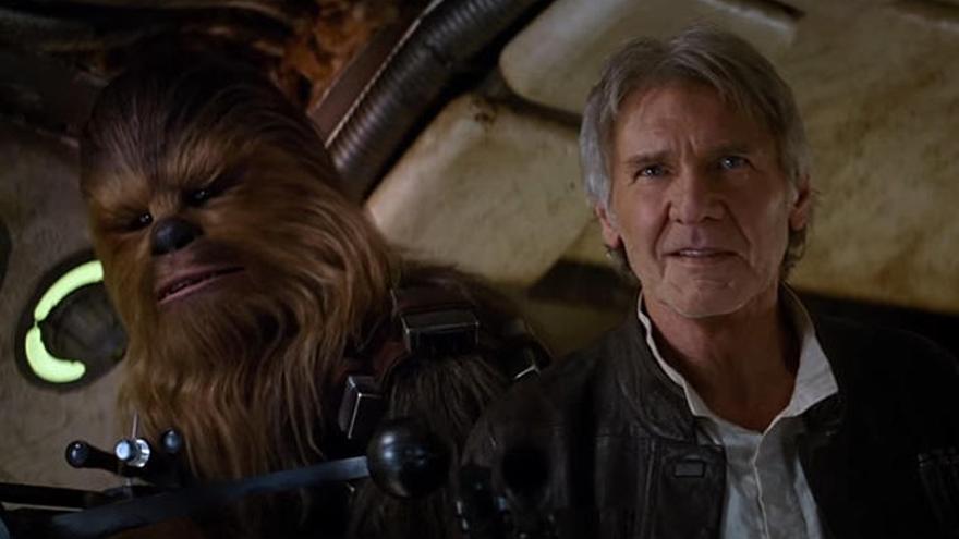 Peter Mayhew y Harrison Ford en &#039;Star Wars&#039;.