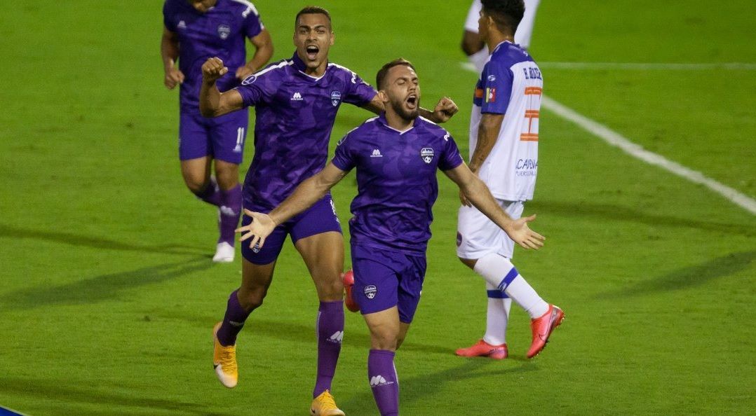 Jugadores de Metropolitanos celebran el gol ante el Puerto Cabello.