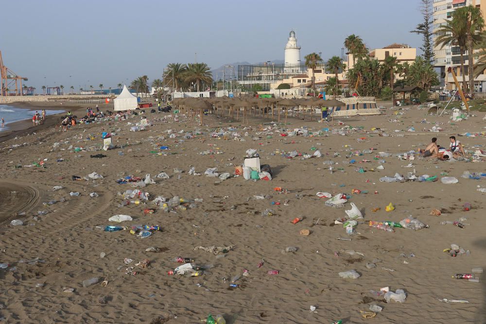 Así amanecen las playas malagueñas después de la noche de San Juan