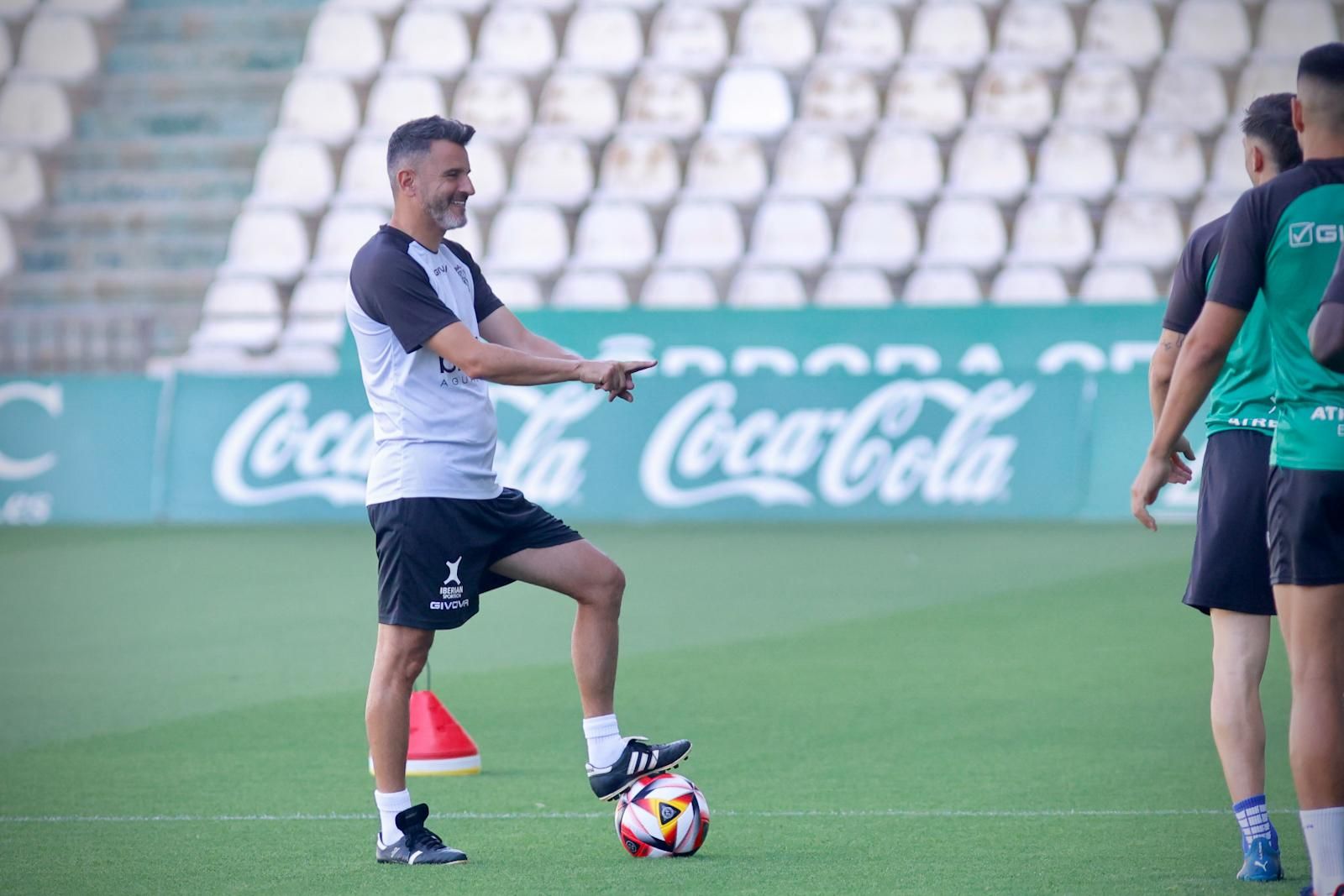 El último entrenamiento del Córdoba antes de viajar a Barcelona, en imágenes