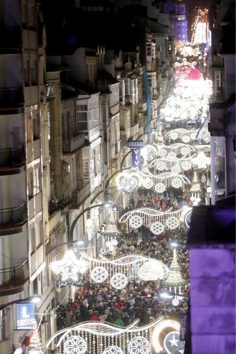 Ya es Navidad en Vigo: 10 milllones de luces para marcar una historia. // A. Villar | J. Lores | J. Álvarez | C. Delgado | M. Romero