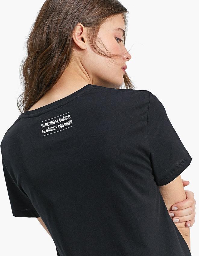 Camiseta 'Pa mala yo' de Stradivarius en negro