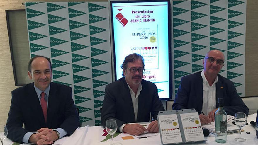 El escritor Joan C. Martín presenta la guía Supervinos 2016