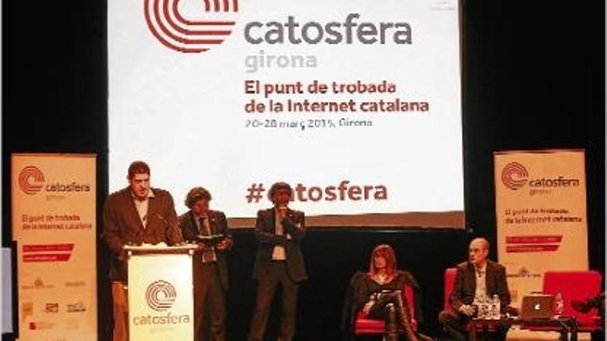 La taula inaugural de la Catosfera 2015 es va celebrar ahir al centre cultural La Mercè.