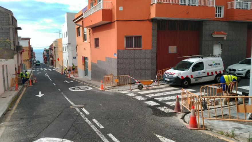 Comienzan las obras de mejora del acerado de la calle La Gallega