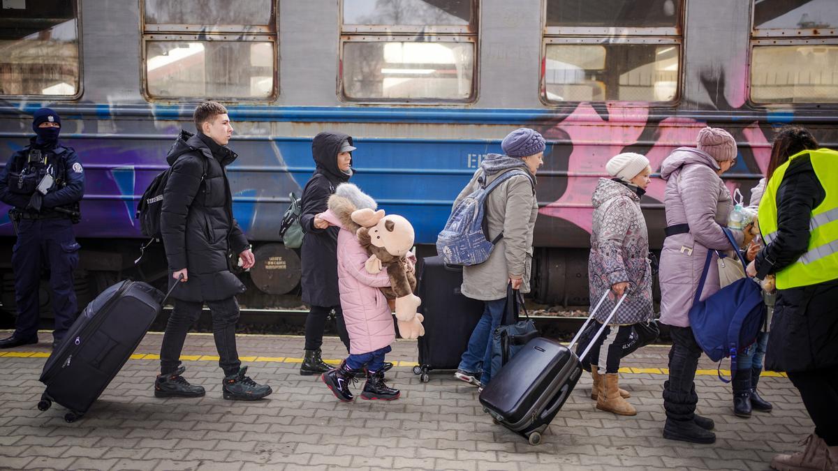 Varios refugiados ucranianos en dirección a Polonia.