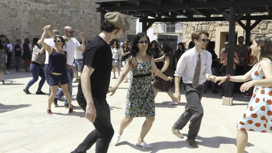 Una clase de baile en otro festival de swing en Sant Antoni.