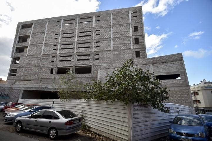 EDIFICIO A MEDIO HACER DEL PALACIO DE ...