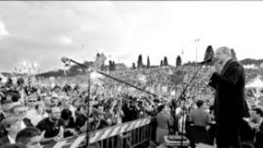 La izquierda italiana resucita conuna gran marcha contra Berlusconi