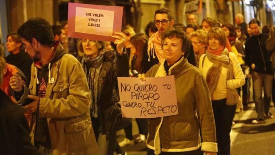 Marcha reivindicativa con el lema «Dona, pren la nit»