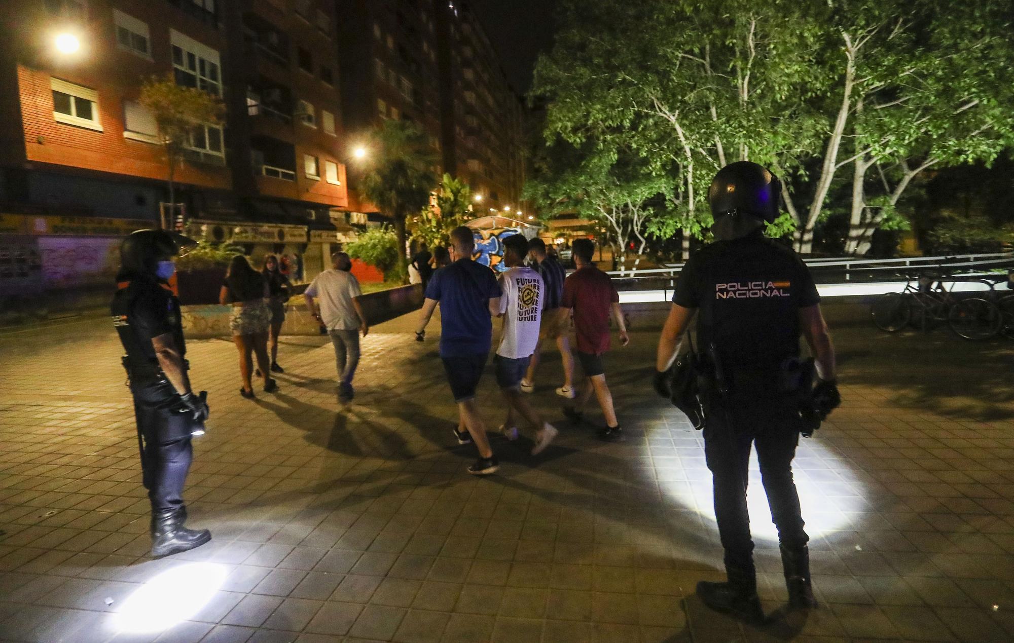 Controles antibotellón en València y cierre del ocio a las 00.00 horas