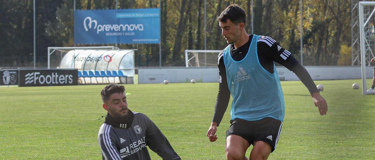 Jorge Jiménez, a la izquierda, en un entrenamiento durante su etapa en el Burgos Promesas.