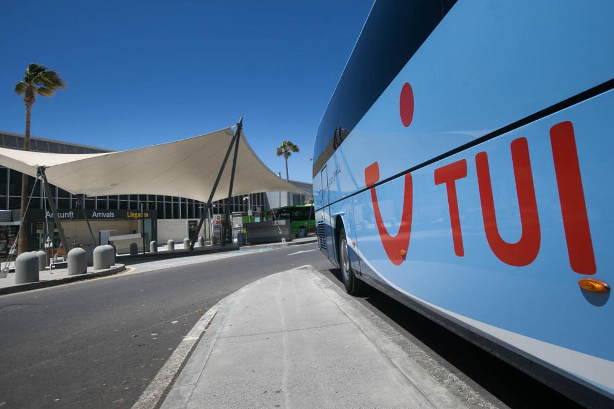 Llegada de pasajeros de TUI a aeropuerto del Sur Llegada de pasajeros de TUI a aeropuerto del Sur