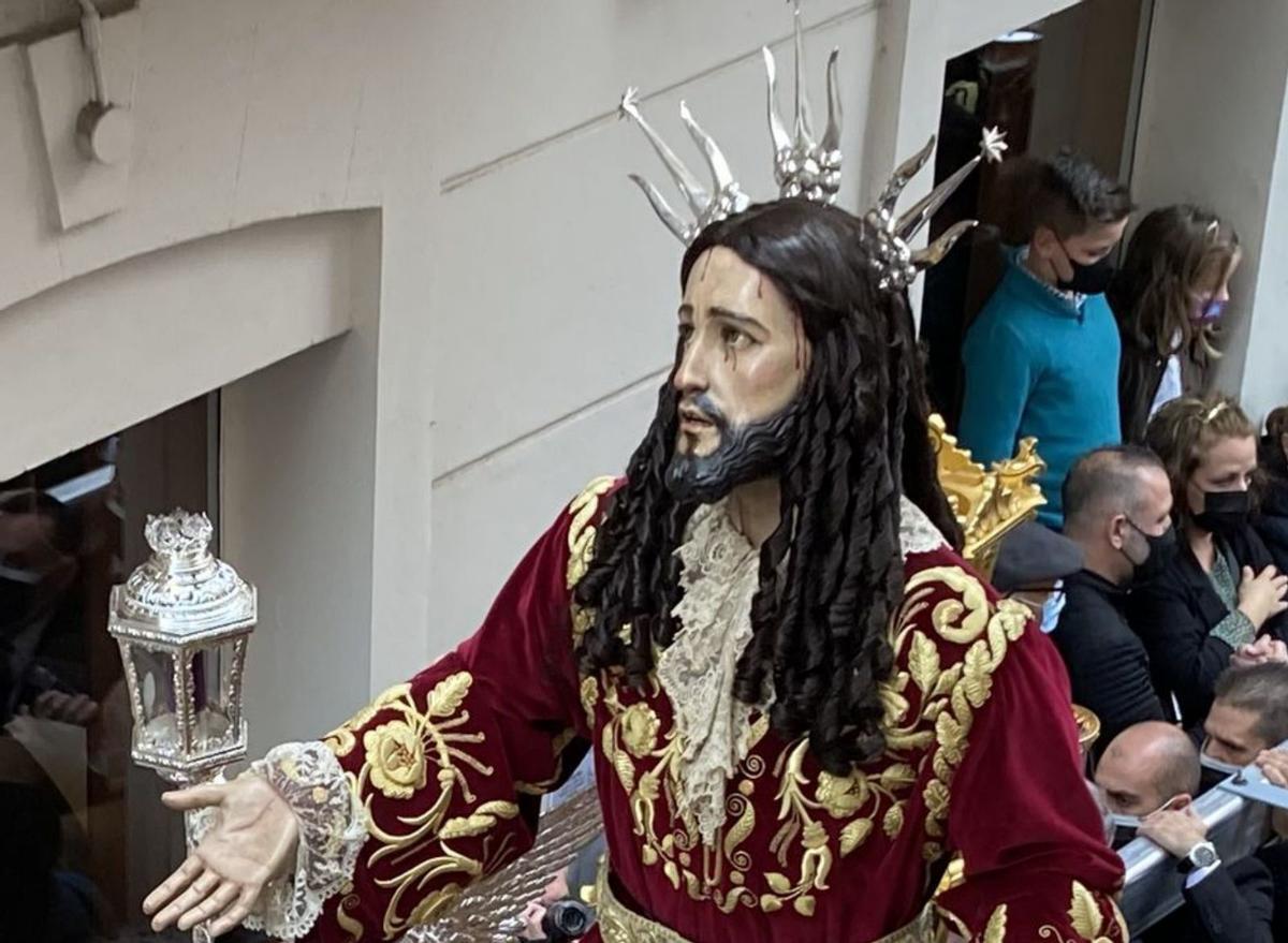 La Sangre representael momentode la lanzadaen el costado de Cristo