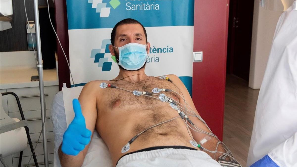 Mirotic, en un momento del reconocimiento médico en la Ciutat Esportiva