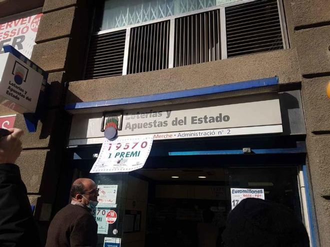 L'Administració Merche de Girona reparteix part del primer premi de la Loteria del Nen