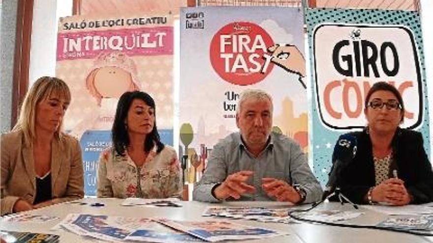 Coralí Cunyat, Rosa Bel, Jami Matamala i Rosa Matamala, ahir, presentant les tres fires del cap de setmana.