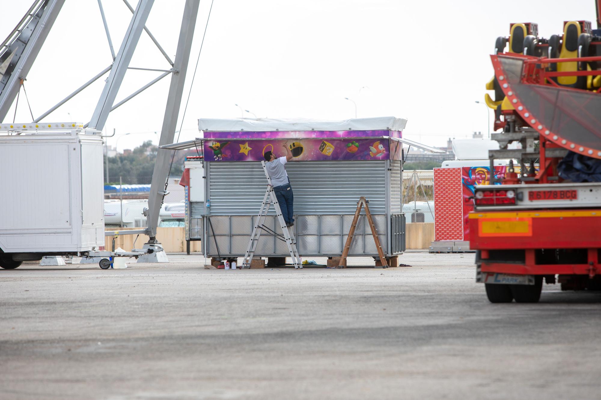 FIRA DEL RAM MALLORCA 2023: Las fotos del inicio del montaje de la noria y las principales atracciones