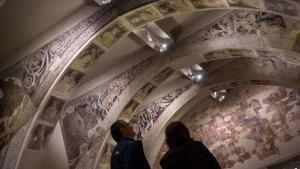 Barcelona. 12.12.2025. Cultura. Pinturas de Sijena en una de las salas de arte románico en el MNAC, Museo Nacional de Arte de Catalunya. Fotografía de Jordi Cotrina