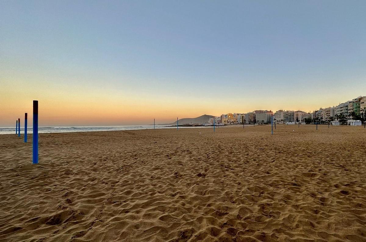 Imagen de la zona deportiva de la playa de Las Canteras.