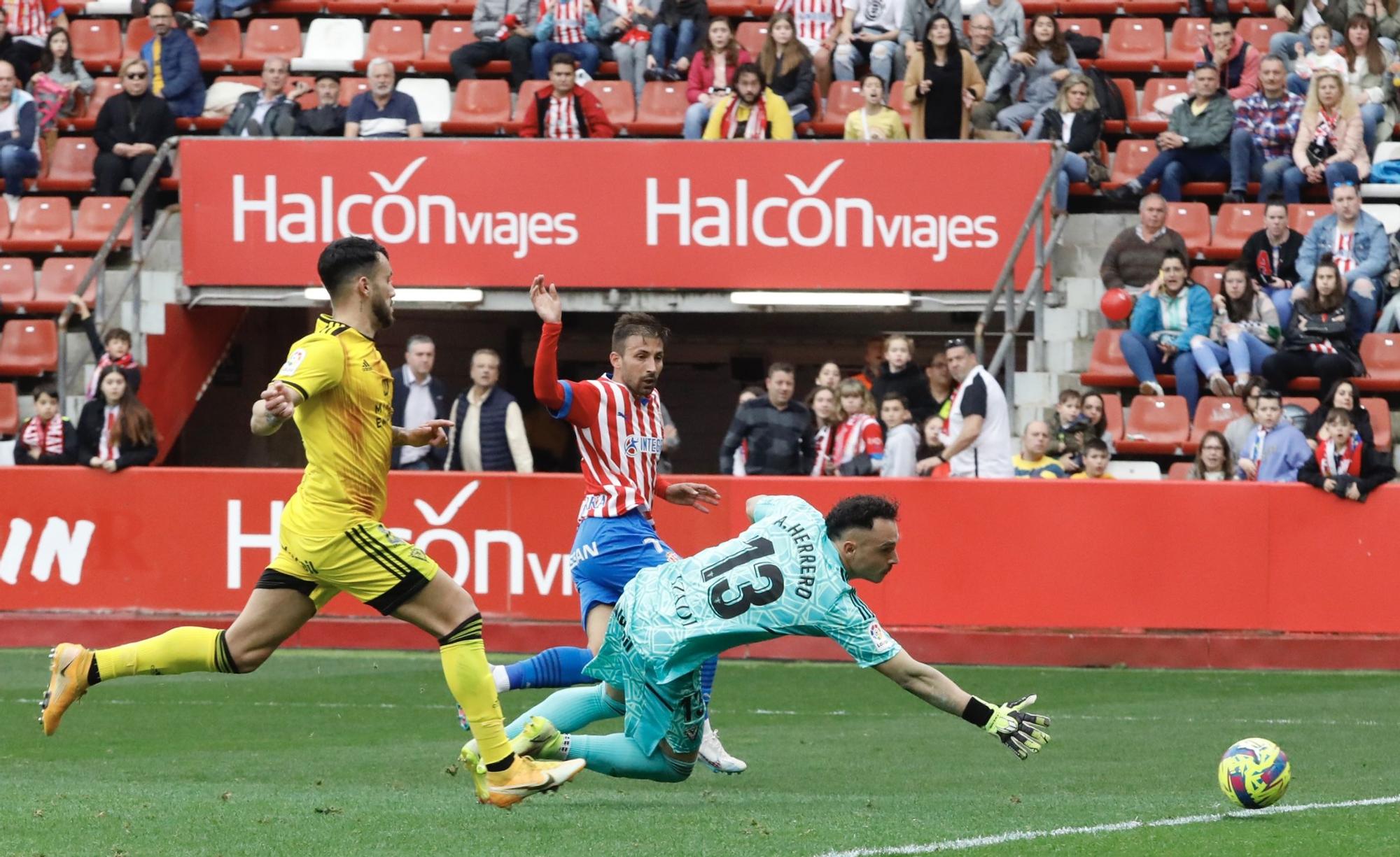 En imágenes: Así fue el partido entre Sporting y Mirandés en El Molinón