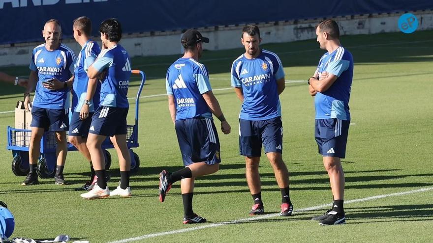 El Real Zaragoza vuelve al trabajo con 400 aficionados en la sesión y con la baja confirmada de Diego González