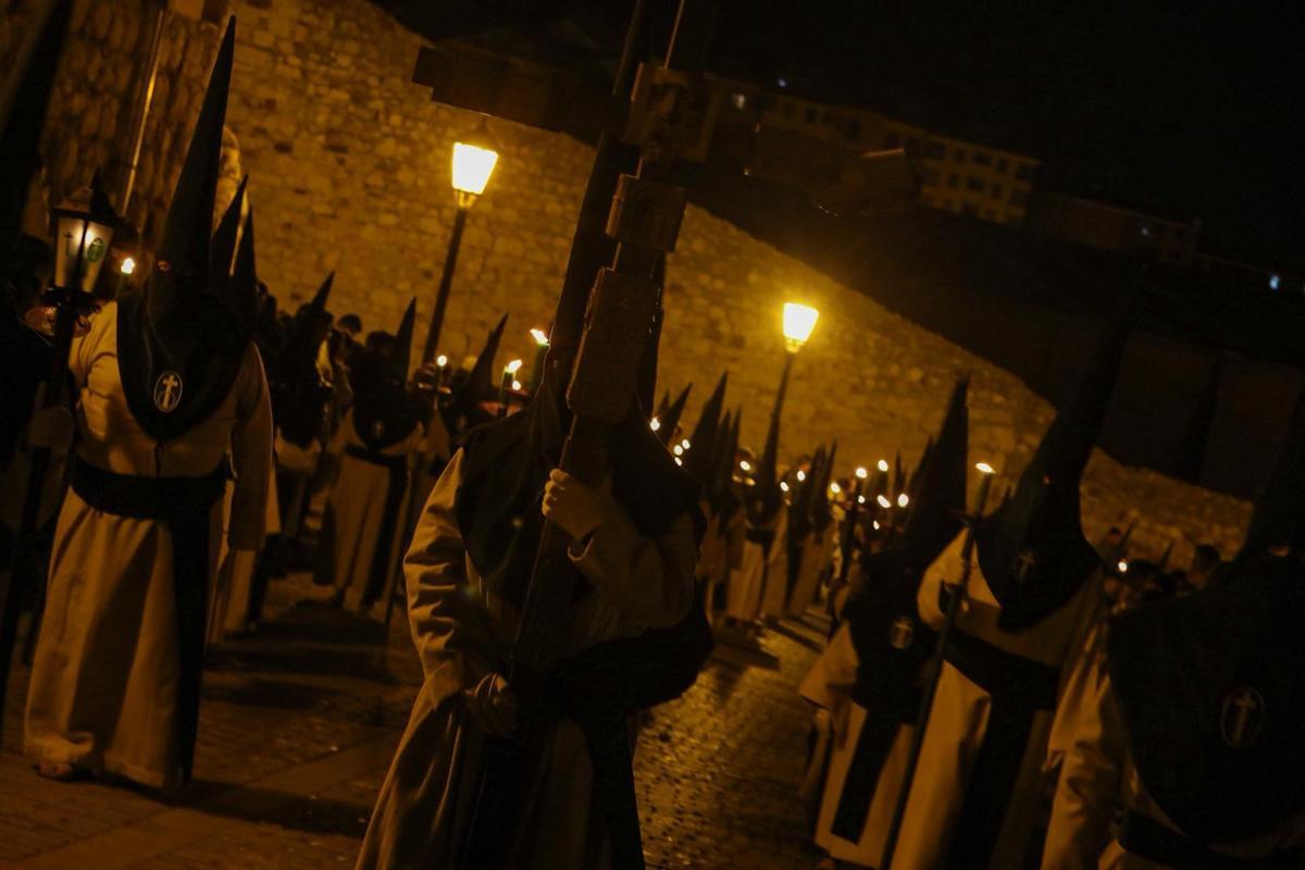 Un silencio sepulcral protagoniza la procesión de las Siete Palabras de Zamora Un silencio sepulcral protagoniza la procesión de las Siete Palabras de Zamora