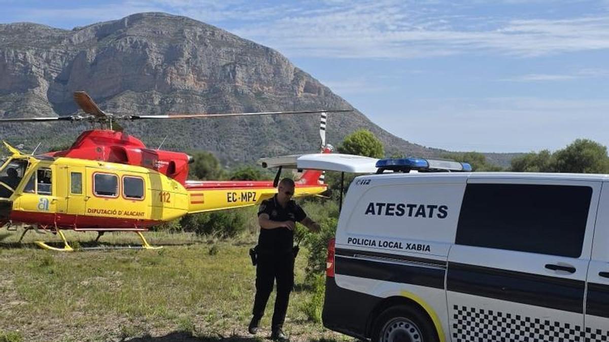 La Policía Local y el helicóptero de rescate del Consorcio de Bomberos, en el lugar del accidente