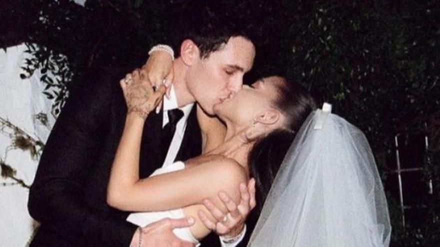 Ariana Grande solicita oficialmente el divorcio de Dalton Gomez.