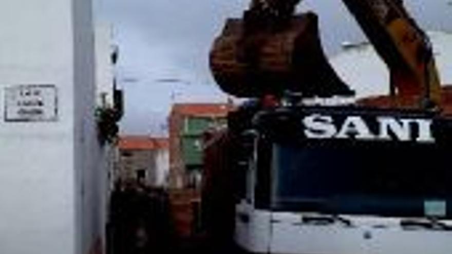 Las calles Santo Domingo y Leonor Golfín serán asfaltadas