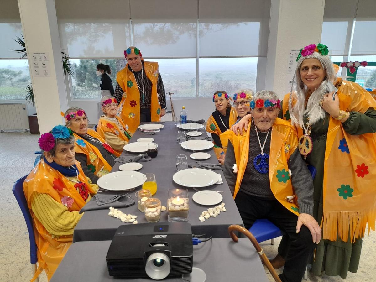 El concejal Quito Parada, al fondo, quiso estar al lado de los usuarios.