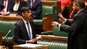 Rishi Sunak, líder del opositor Partido Conservador británico, presta juramento este miércoles en el Parlamento británico