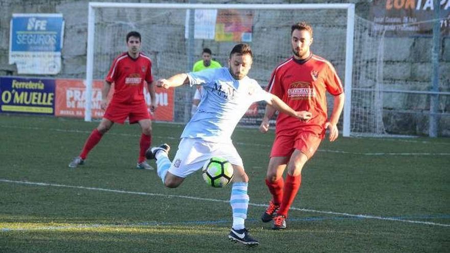 Un lance del choque de ayer en el campo de O Casal. // G. Núñez