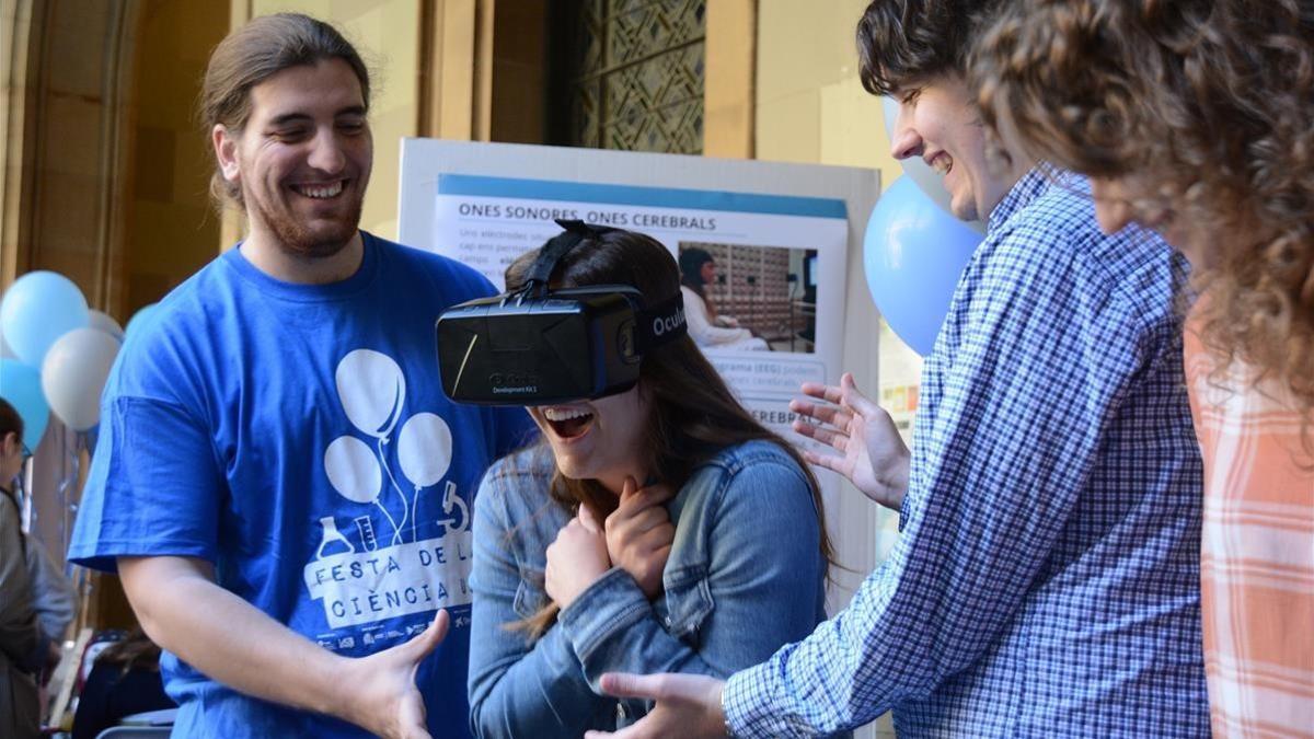 Fiesta de la Ciencia de la Universitat de Barcelona  Taller de psicologia con realidad virtual