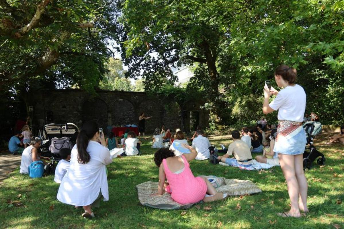Contos para toda a familia no Parque de Bonaval con Cris de Caldas Contos para toda a familia no Parque de Bonaval con Cris de Caldas