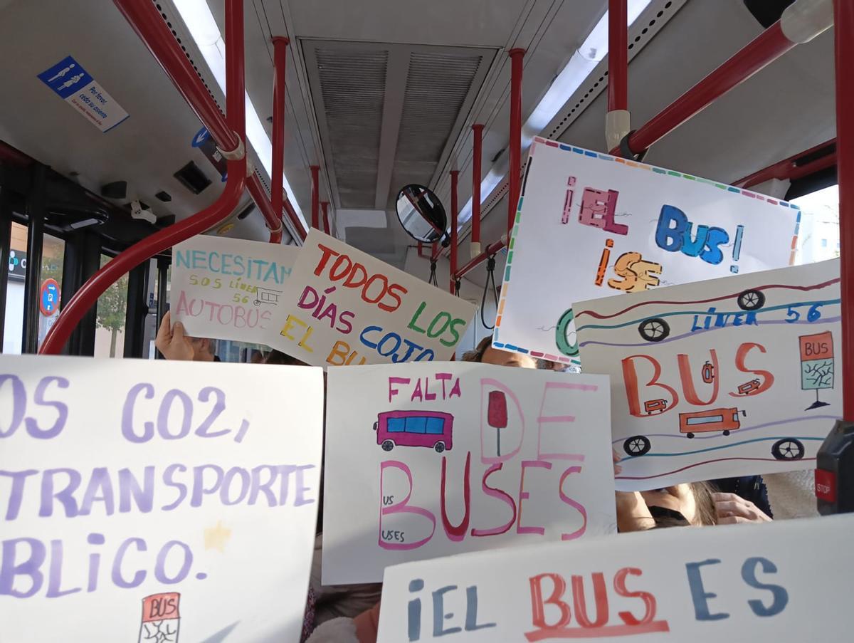 Protesta del pasado mes de marzo a bordo de la línea 56.
