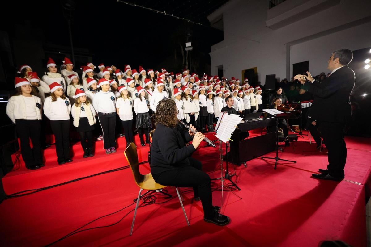 Las imágenes del encendido de luces de Navidad en Sant Josep Las imágenes del encendido de luces de Navidad en Sant Josep