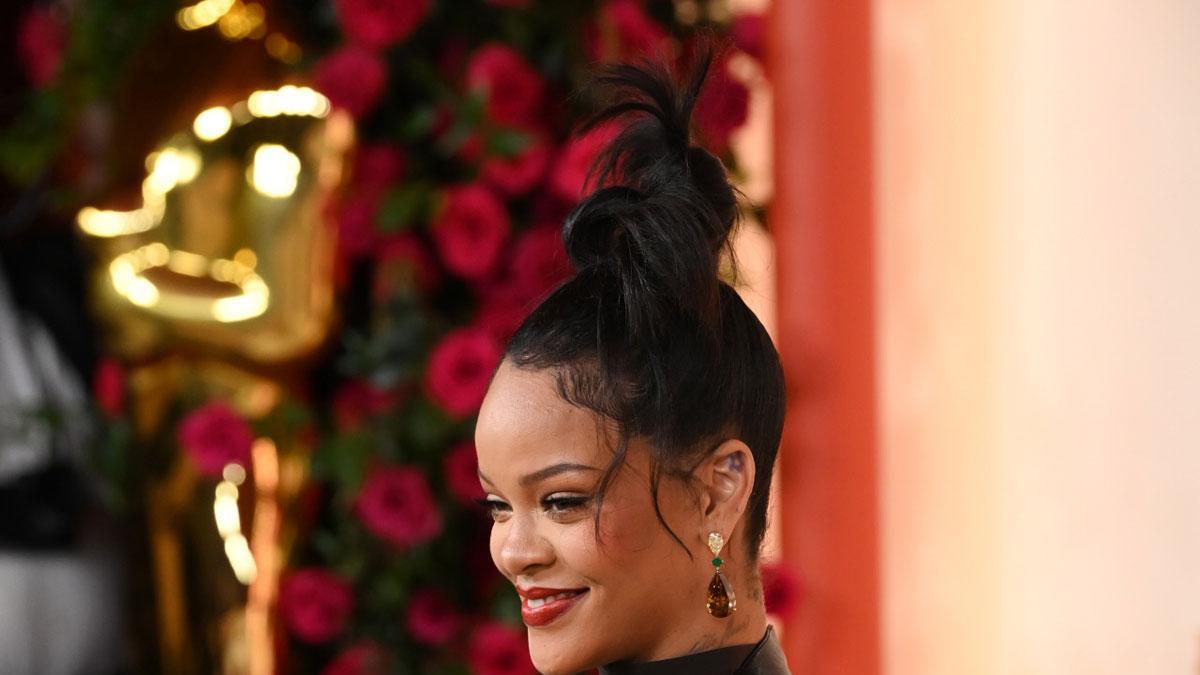 Rihanna cuenta cuál es su secreto para tener los labios suaves y carnosos (y no, no es su pintalabios)