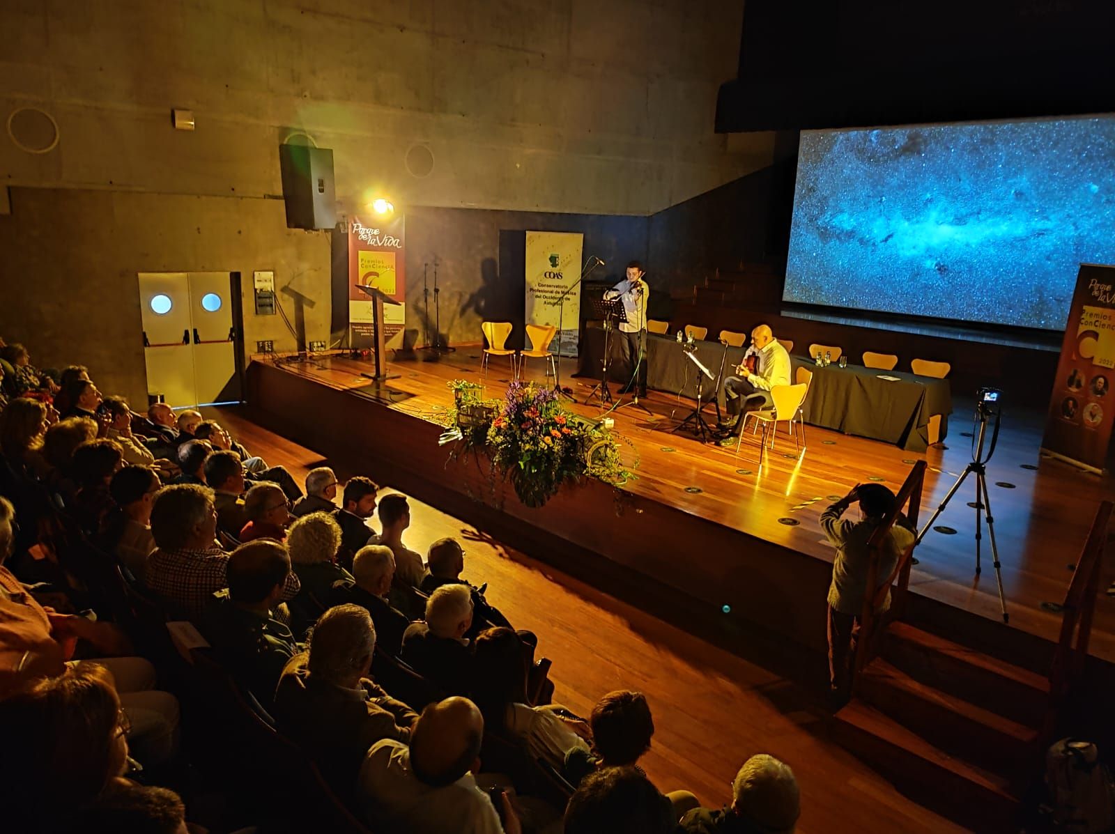 La gala "ConCiencia" llenó el Conservatorio de Luarca