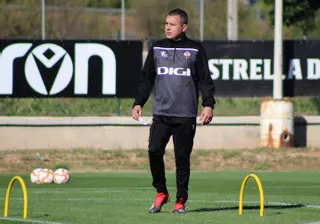 Escobar se queda sin calificativos para el partido ante el Albacete: "Vital, duro, clave, apasionante..."